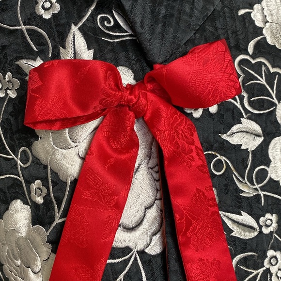 Korean traditional vest 100% silk, mink trims silk embroidery flowers Med - Picture 9 of 15